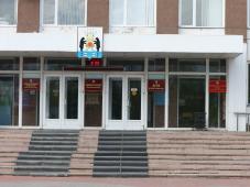 Крыльцо здания Администрации Великого Новгорода. Фото Игоря Белова