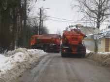 27.01.2016. Уборка и вывоз снега на Торговой стороне в Великом Новгороде. Фото Игоря Белова