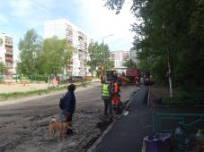 15 мая 2019 г. Великий Новгород, ул. Кочетова, д.4. Капитальный ремонт дворовой территории. Асфальтирование. Фото управления по работе со СМИ