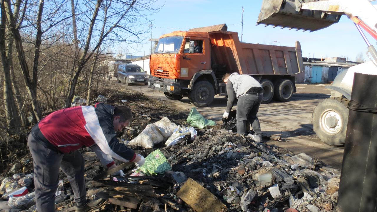 Сотрудники ТК «Новгородская» приняли участие в городском субботнике