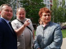 15 мая 2019 г. Великий Новгород, ул. Кочетова, д.4. Капитальный ремонт дворовой территории. Асфальтирование. Фото управления по работе со СМИ
