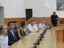 Встреча мэра Великого Новгорода с новгородскими выпускниками, сдавшими ЕГЭ на 100 баллов. Фото управления по работе со СМИ