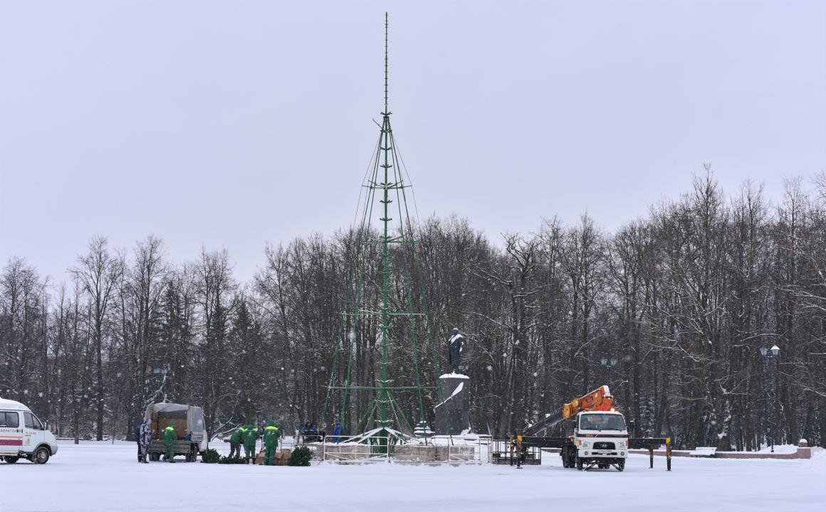 Великий Новгород начали украшать к Новому году